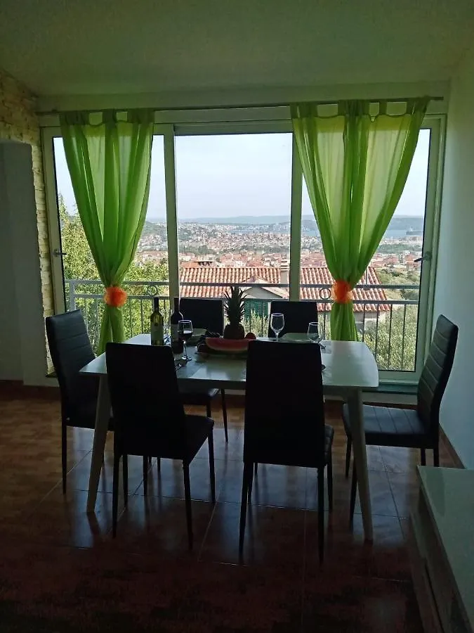 Tomislav Apartment Trogir 0*,